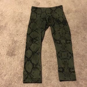 Lululemon crop workout pants